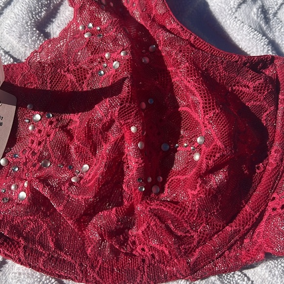 NWT Victoria Secret lace & embellishment bra size 36C - Picture 3 of 9